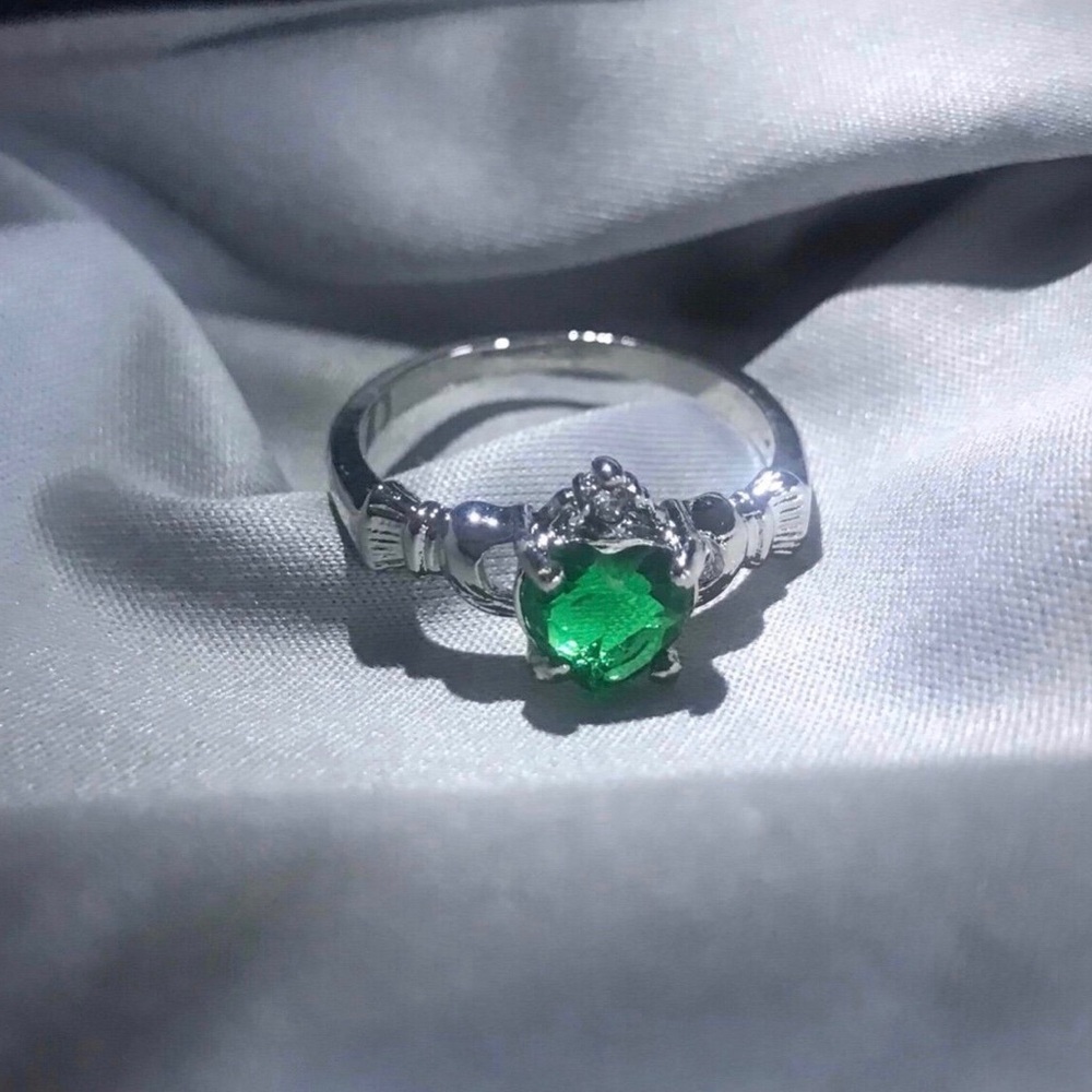 Emerald Green Sterling Silver Ring - Size 9